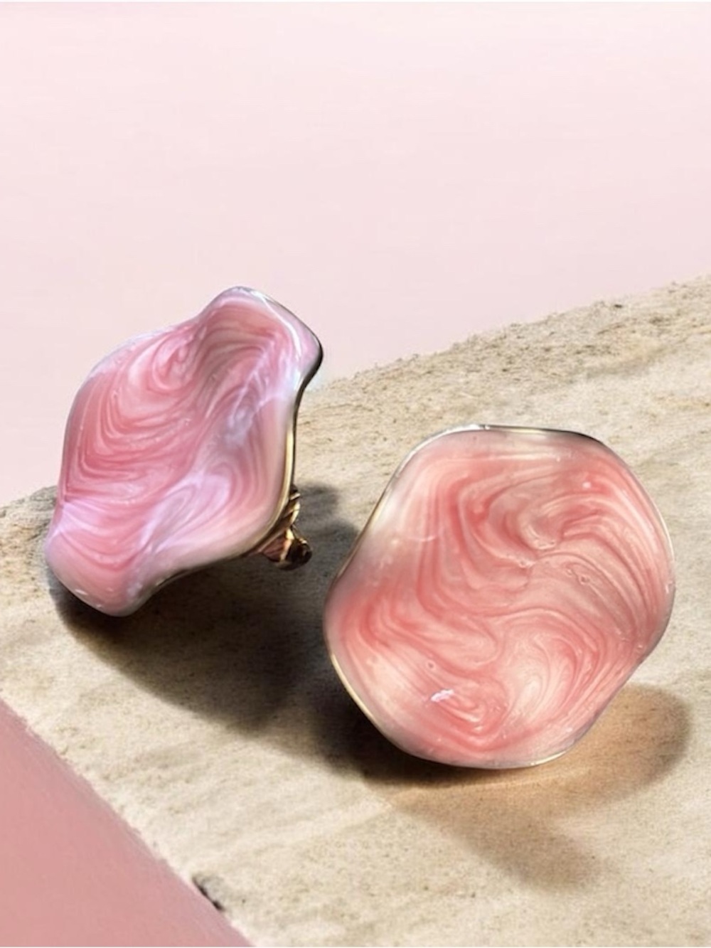 Vintage Avon Pink Marble Swirl Clip Earrings Curved Glossy Gold Trim 1”